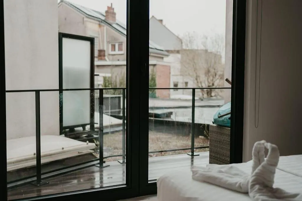 Апартаменты Modern Home Near Ghent - Easy Access, Ideal Living
