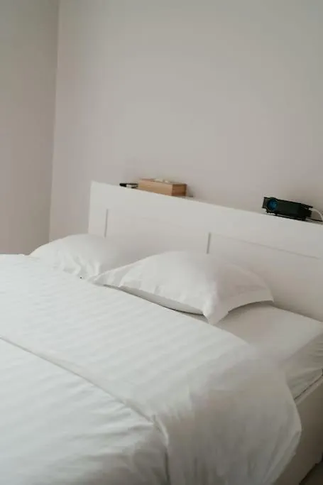 Modern Home Near Ghent - Easy Access, Ideal Living 0*,