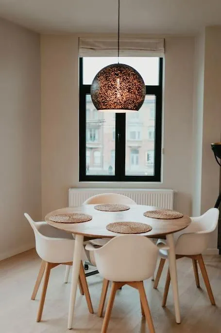 Modern Home Near Ghent - Easy Access, Ideal Living Апартаменты